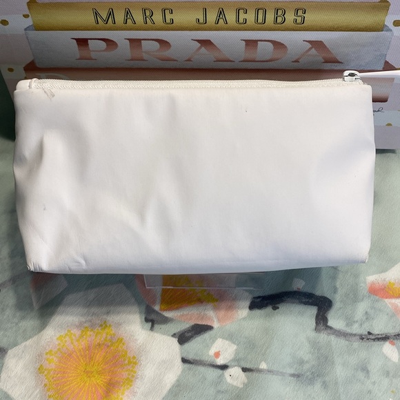 Dior Beauty White Makeup Cosmetics Bag NWOT - Picture 2 of 4